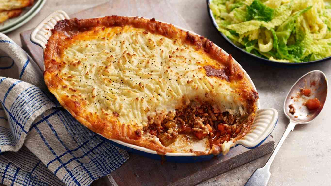 Cottage pie with cheesy mash