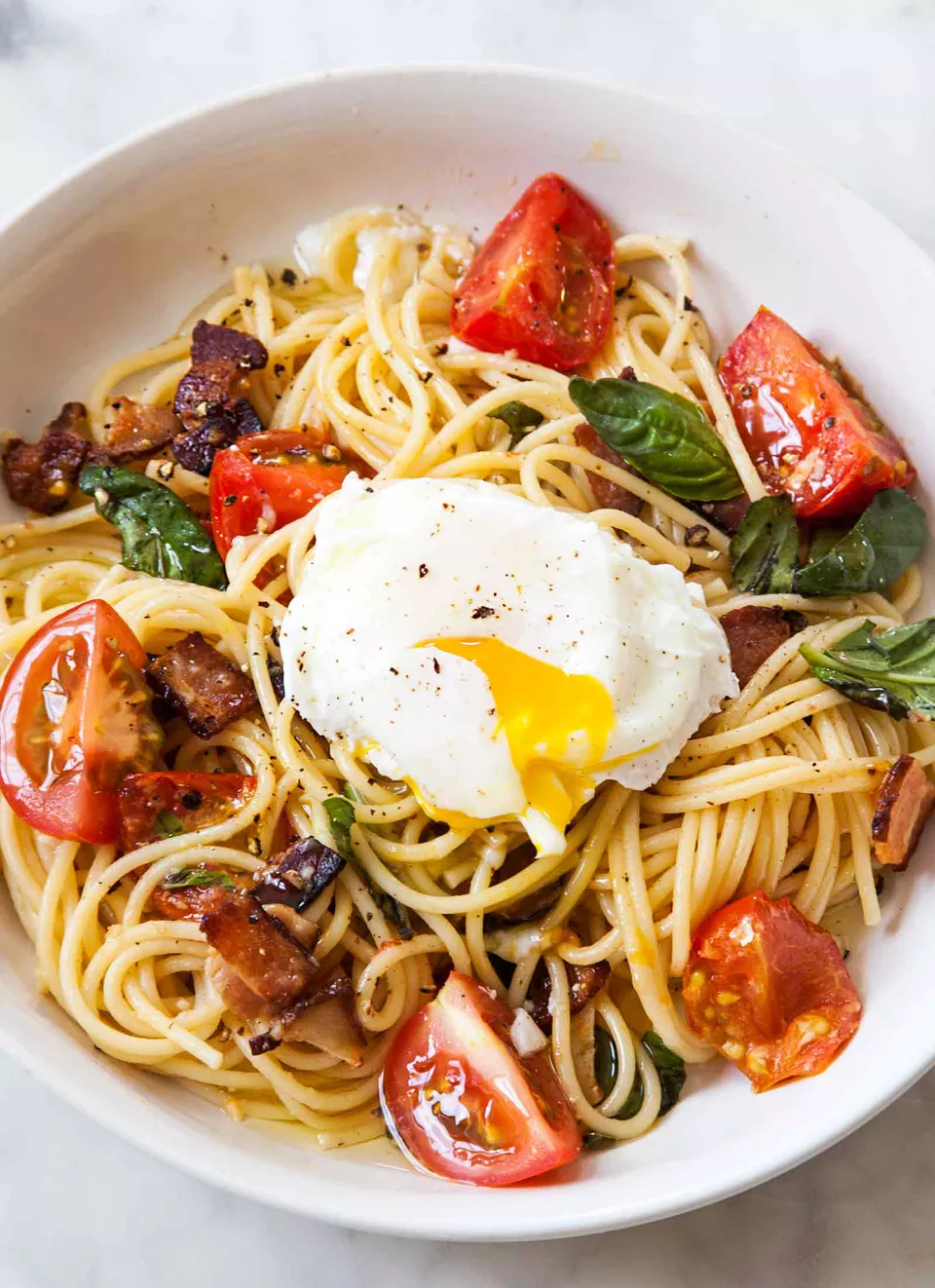 Spaghetti with Tomatoes, Bacon, and Eggs