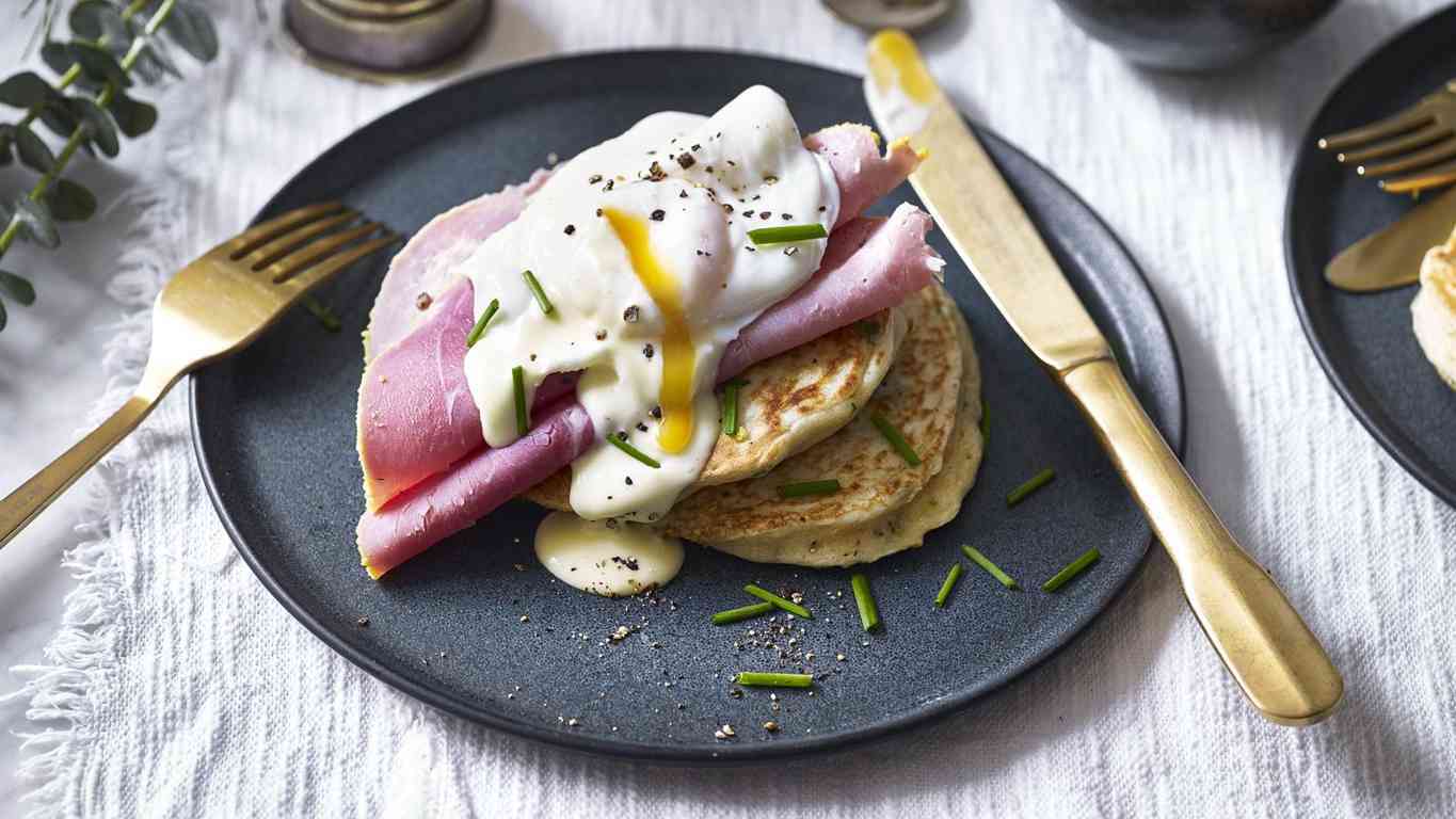 Pancakes with poached egg, ham and easy hollandaise